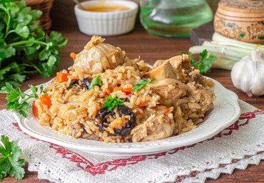 Плов по-восточному из курицы с сухофруктами