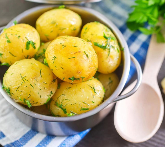 Картофель отварной с зеленью