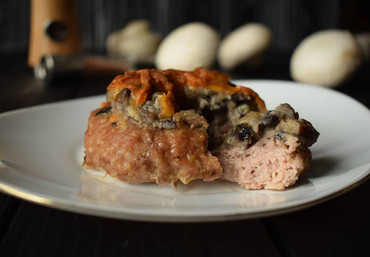 Ватрушка мясная с грибным жульеном