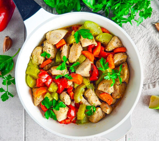 Индейка, тушенная с овощами