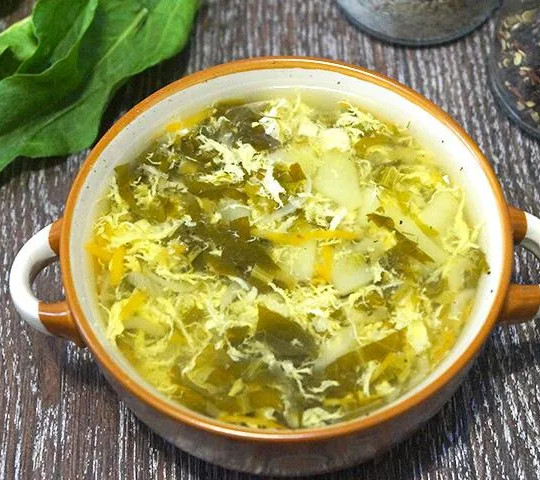 Щи зеленые из шпината с яйцом
